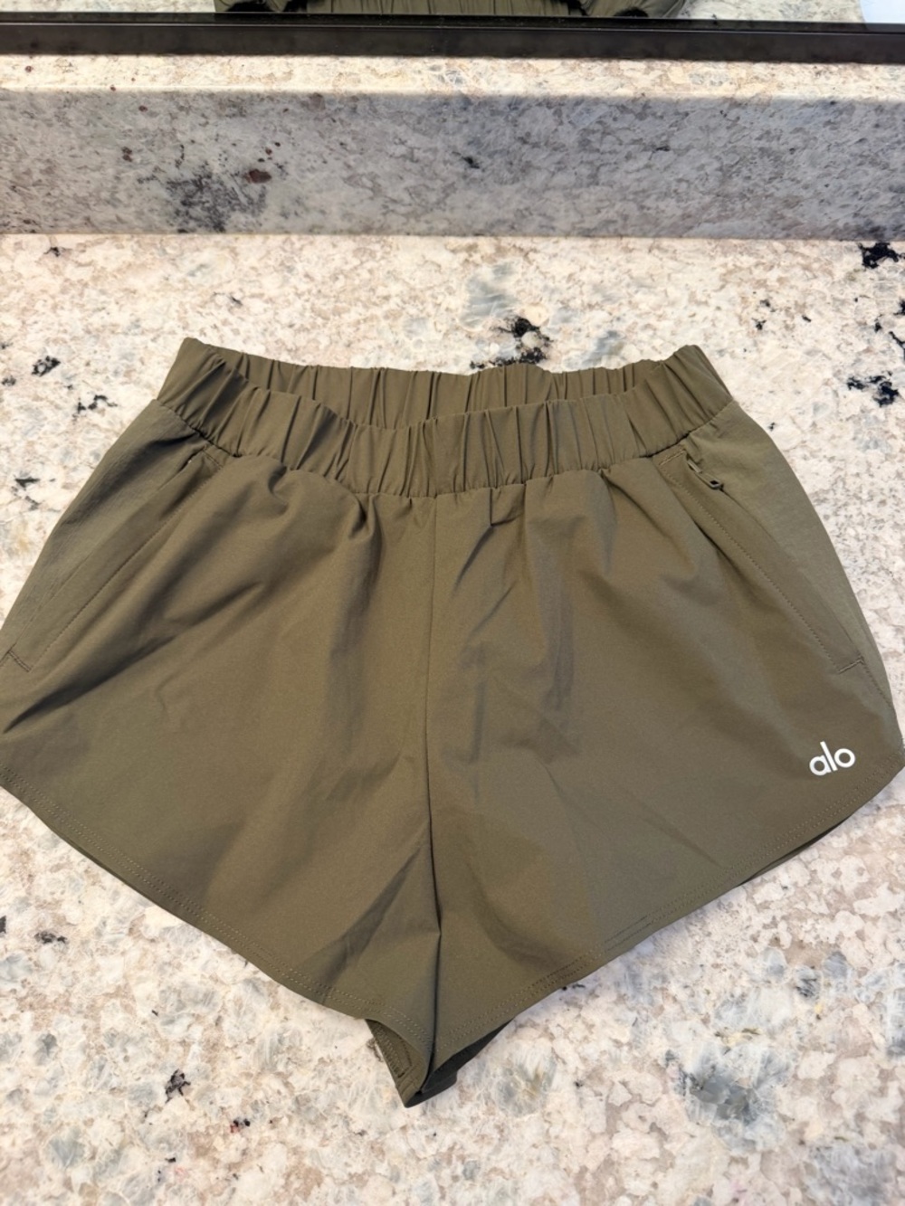 ALO Yoga Playmaker Dolphin Short - Picture 3 of 6